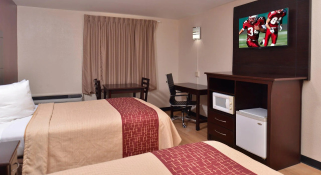 Четырёхместный номер Superior Red Roof Inn Van Horn