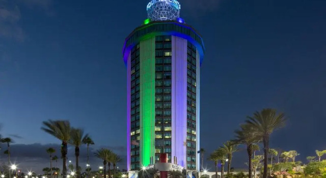Кровать в общем номере Four Points by Sheraton Orlando International Drive