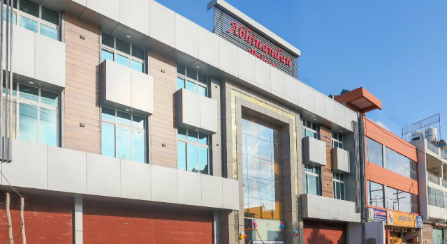 Capital O 42705 Hotel Abhinandan Palace