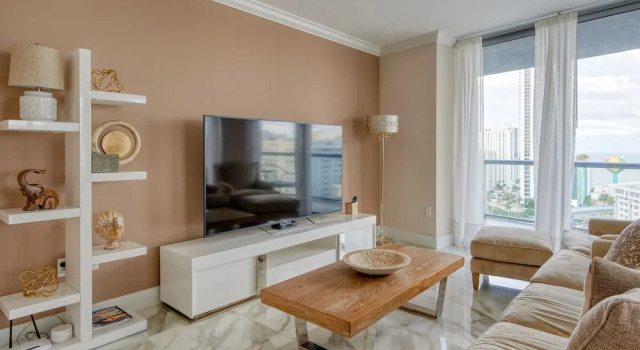 New Listing! Luxe Beach Dream W/ Infinity Pool 3 Bedroom Condo, Забронировать Апартаменты/квартира Апартаменты Голливуд-Бич, Апартаменты/квартира