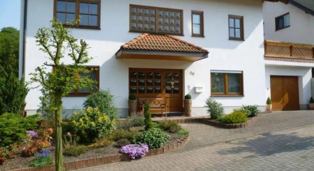Ferienwohnung Maria Laach, Забронировать Отель Глес 