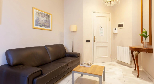 GAUDIR 4 · PERFECT apart. next to P. de Gracia for 4 Pax