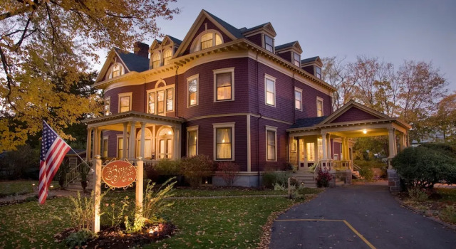 Berry Manor Inn, Забронировать Отель Отели Рокленда 4 звезды, рядом с Художественная галерея Carver Hill, 4*