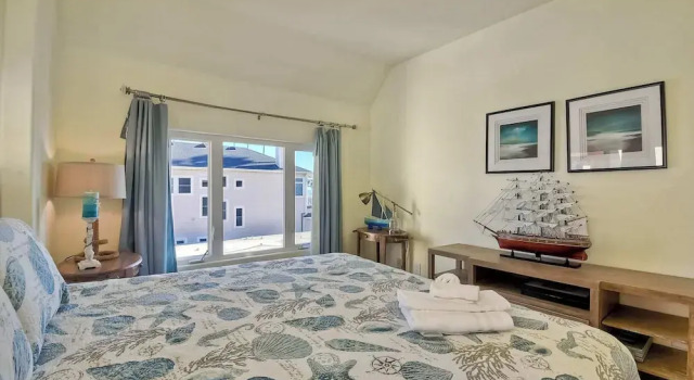 South Pacific Walk to Beach!, Забронировать Апартаменты/квартира Оушенсайд San Diego County, рядом с Ocean's Eleven Casino