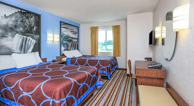 Четырёхместный люкс c 1 комнатой Super 8 by Wyndham Sault Ste. Marie