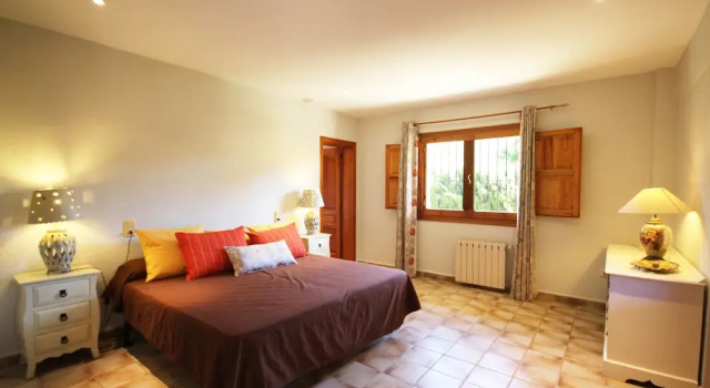 Private & Luxurious Villa With Pool - Lots of Space & Short Walk to the Sea