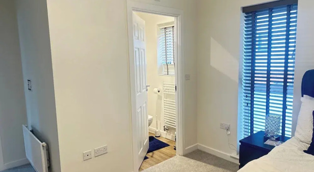 4 Bed House - Sleeps 8 - Pets - Parking - Wifi, Varaa Lomakoti Wolverhampton West Midlands