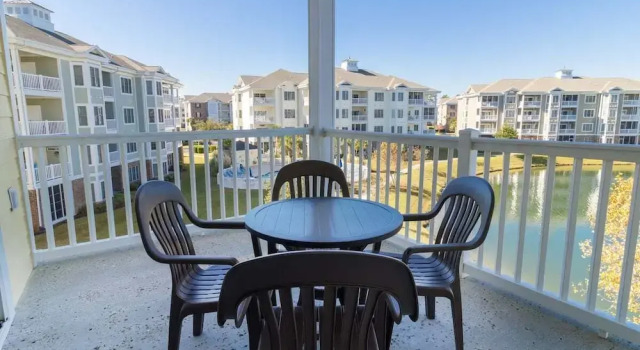 Magnolia Pointe Luster Leaf 4837-302