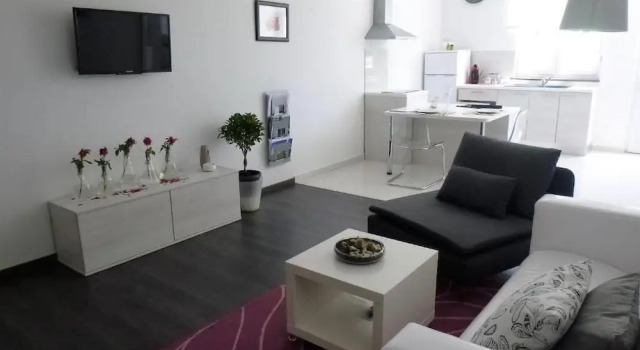 Апартаменты Comfort Luxury Apartments Gold and Grey
