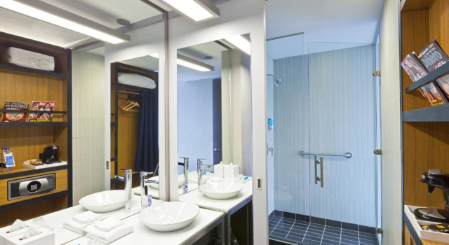 Четырёхместный номер Standard Aloft by Marriott Bogota Airport