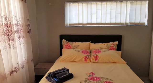 Grey Oak Holiday House, Book Hotel Bulawayo Zimbabwe