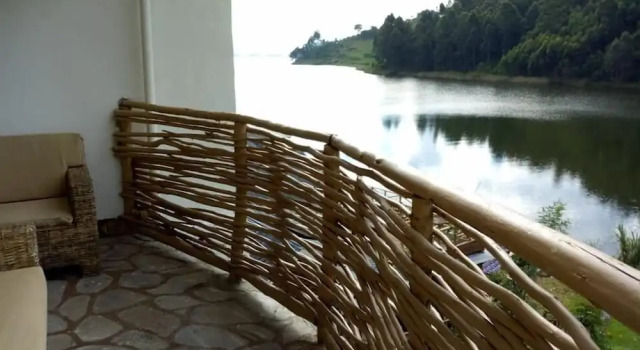 Бунгало Lake Bunyonyi Rock Resort