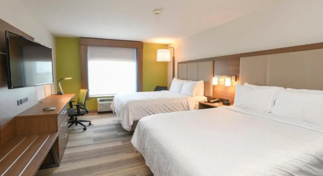 Четырёхместный номер Standard Holiday Inn Express Hotel & Suites Richwood - Cincinnati South by IHG