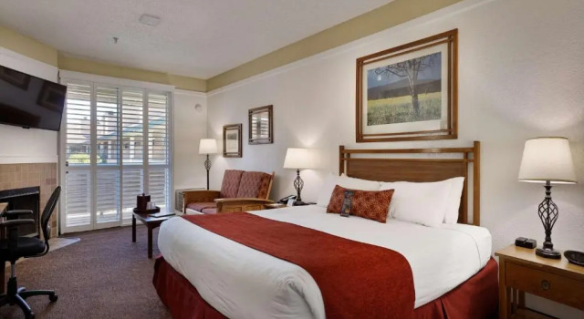 Номер Standard с балконом Sonoma Valley Inn, Tapestry Collection by Hilton
