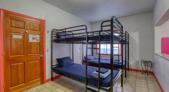 Кровать в общем номере (женский номер) Sin City Hostel