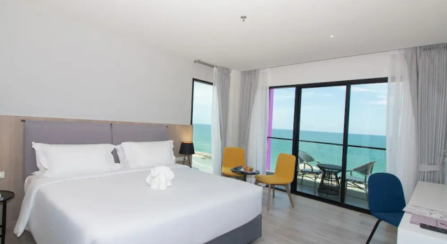 Номер Deluxe с видом на море Fortune Saeng Chan Beach Hotel Rayong - SHA Plus