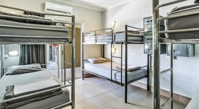 Кровать в общем номере Noosa Flashpackers