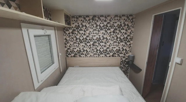 Bungalow With 2 Bedrooms in Besse-et-saint-anastaise, With Pool Access and Furnished Garden, Забронировать Отель Отели Бес-э-Сент-Анастез с парковкой, рядом с Musée du Ski, Парковка