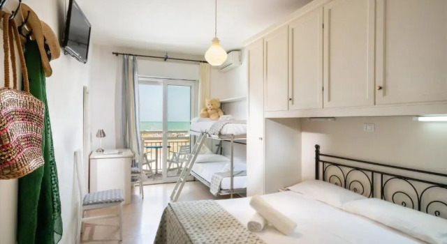 Трёхместный номер Standard с видом на море Hotel Tizian Beach