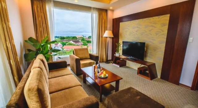 Номер Standard с балконом Mondial Hotel Hue