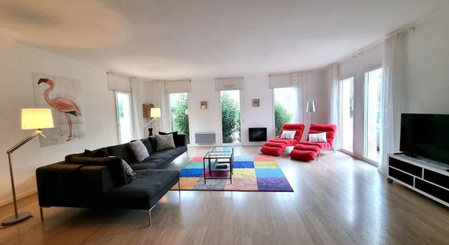 Spacious Villa With Heated Pool and EV Charger, Đặt Biệt thự Castelnau-d'Aude Languedoc-Roussillon