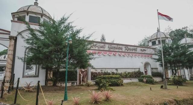 Royal Garden Resort By RedDoorz, Book Ferieresort Hoteller i Jambi med pool, Swimmingpool