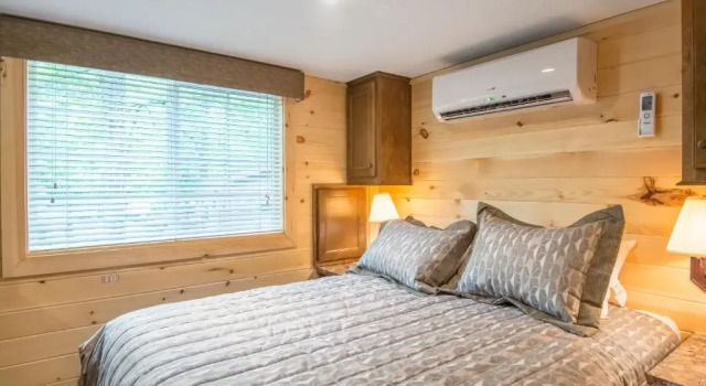 Williamsburg Camping Resort One Bedroom Loft Cabin 4, Prenota Campeggio Campeggi e glamping a Virginia, Campeggio