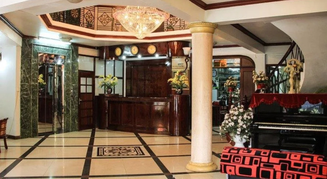 Lakeside Hotel