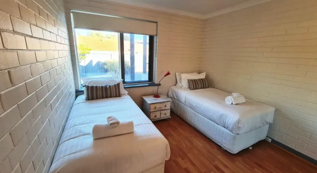 OCEANS 4 Holiday or Business Apartment, Rezervați Apartament Perth CBD Perth