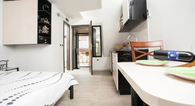Студия Apartments & Room Kartolina