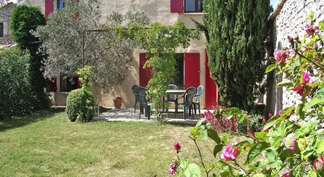 Private Garden House in Redortiers, Reserva ahora Hotel Redortiers Provenza-Alpes-Costa Azul