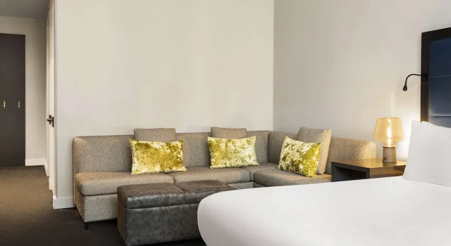 Двухместный номер Mobility / Hearing Accessible with Roll-In Shower Hilton Motif Seattle