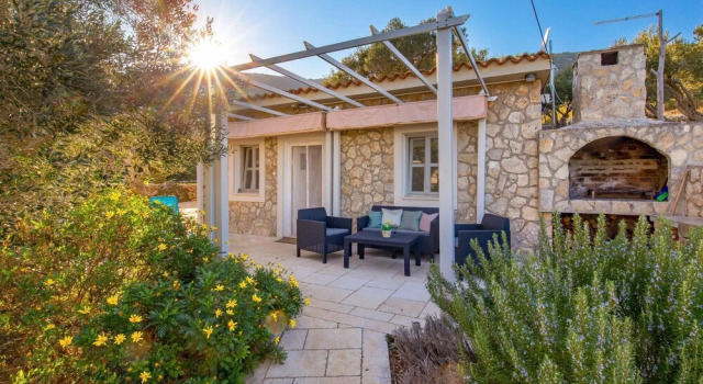 Nice Home in Sveti Jakov With Wifi and 2 Bedrooms, Prenota Hotel Hotel a Isole Quarnerine con parcheggio, Parcheggio