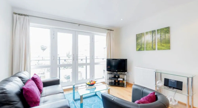 Roomspace Apartments -Westnye House, Забронировать Апартаменты/квартира Отели Суррей с парковкой, Парковка