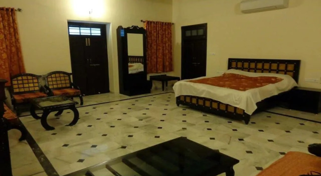 Champaner Heritage Resort, Rezervovat Lázně / Resort Rawālia Gujarat