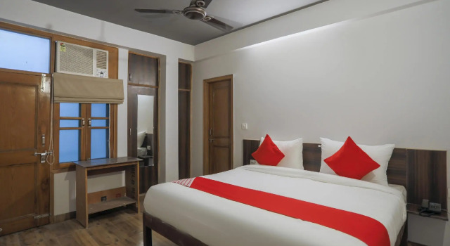 Oyo 74939 Silver Key Residency
