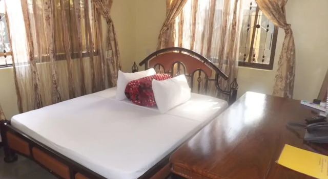 Oneira Hotel