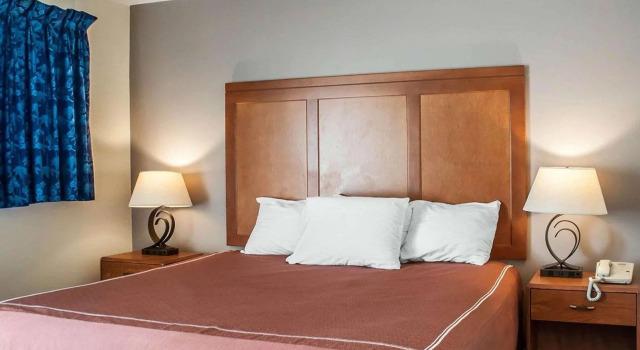 Castle Inn & Suites Niagara Falls, Book Hotel Hoteller i Niagara Falls med pool, Swimmingpool