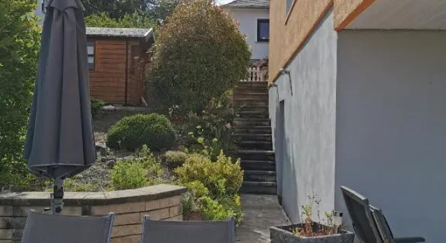 Gemütliche 90 qm Wohnung in Saarburg, zentral gelegen, Garten mit Aussicht, separater Eingang, Забронировать Апартаменты/квартира Саарбург Trier-Saarburg, рядом с Канатная дорога Saarburger
