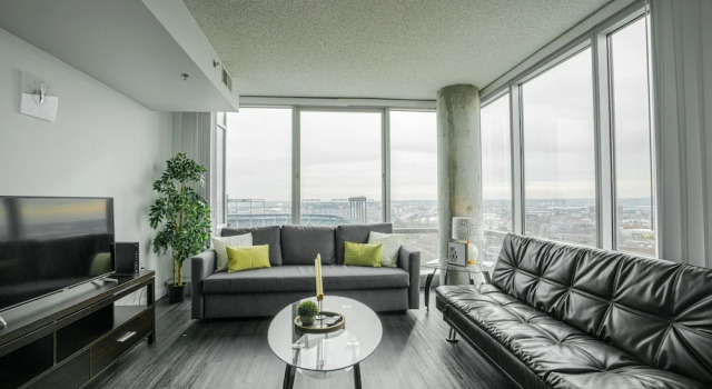 Апартаменты с 2 комнатами с балконом Downtown 2br Apartment Near Convention Center 2 Bedroom Apts by RedAwning