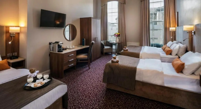 Четырёхместный номер Cassidys Hotel