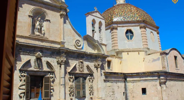 Torre dello Sperone, Забронировать Отель Кальяри Южная Сардиния, рядом с Национальный археологический музей