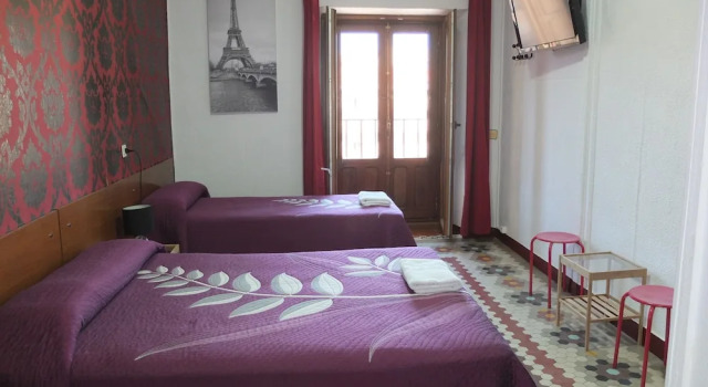 Трёхместный номер Standard с балконом и с видом на город Los Angeles Plaza