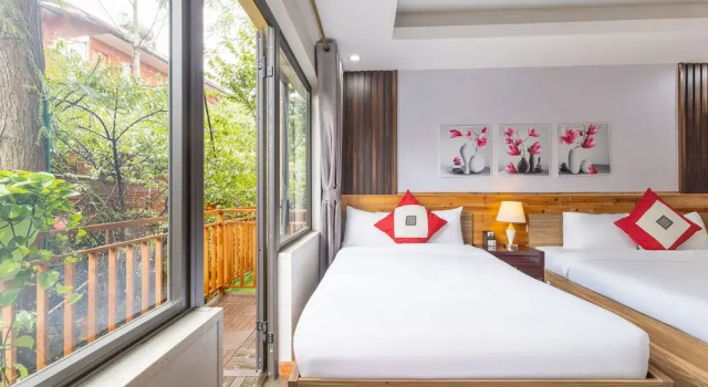 Трёхместный номер Deluxe с балконом и с видом на сад Sapa Florence Hotel