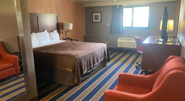 Люкс Economy Inn North Randall