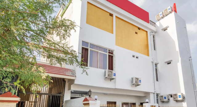 OYO 28691 Hotel Golden Star