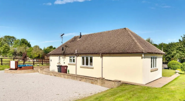 Коттедж с 3 комнатами Oakerthorpe Holiday Village
