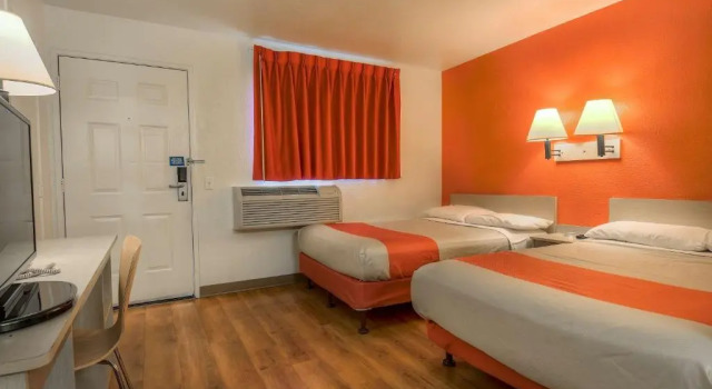 Четырёхместный номер Standard Motel 6 Chino, CA - Los Angeles Ontario