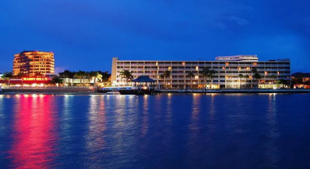 Четырёхместный номер Standard с видом на город Bay Harbor Hotel