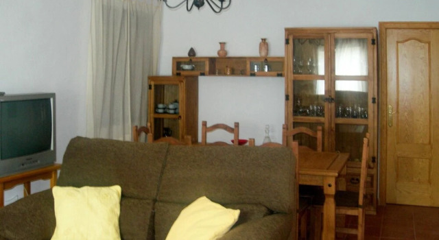 House With 6 Bedrooms in El Cortijo, With Wonderful Mountain View and Furnished Garden, Varaa Hotelli Logroño 